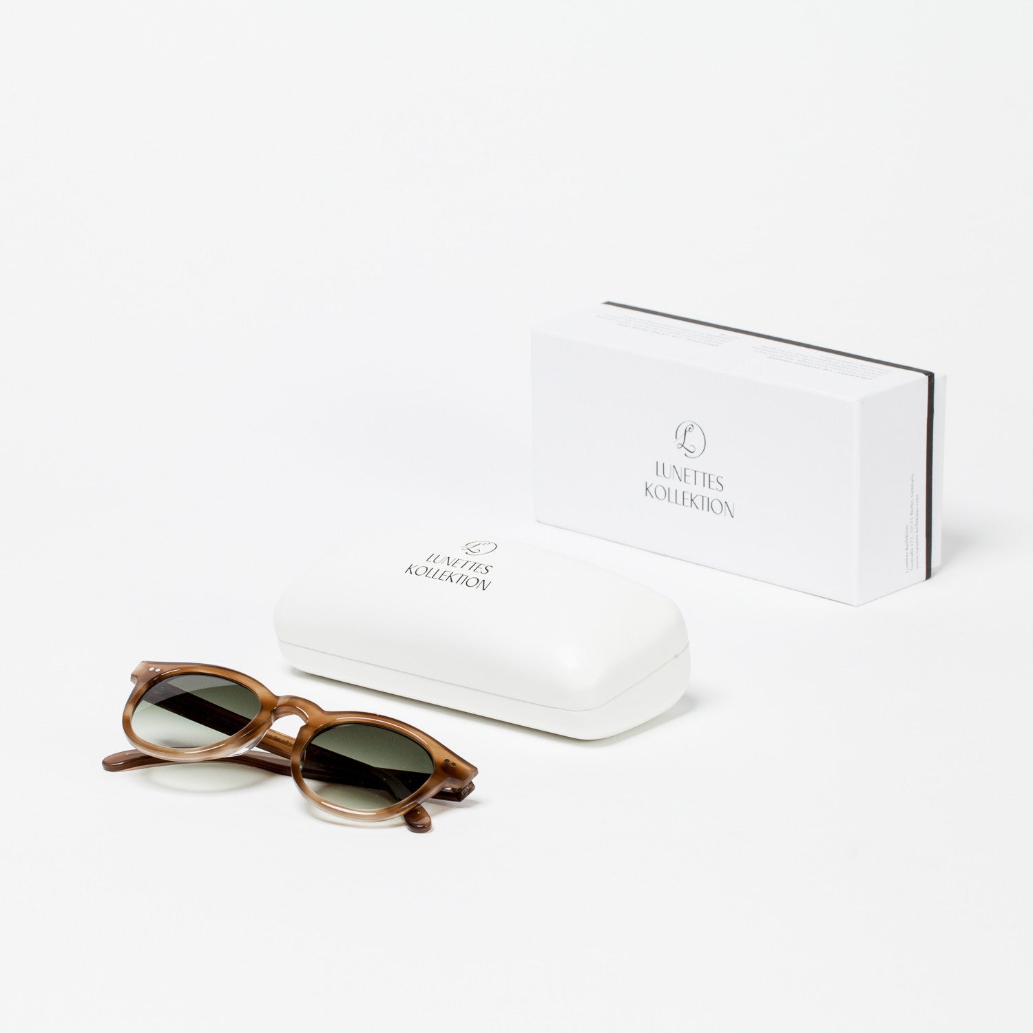 Natural Horn-Colored Sunglasses "NOBLESSE OBLIGE" with Green Lenses